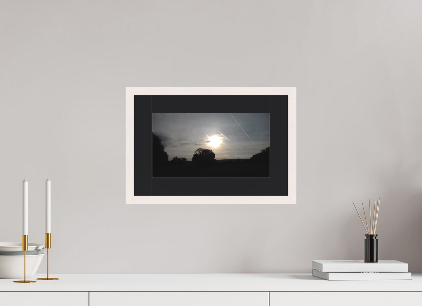 32 x 18 cm, Tirage photo avec Cadre en bois "Blanc érable" et Passe-partout Noir 08h38 ¤ Septembre