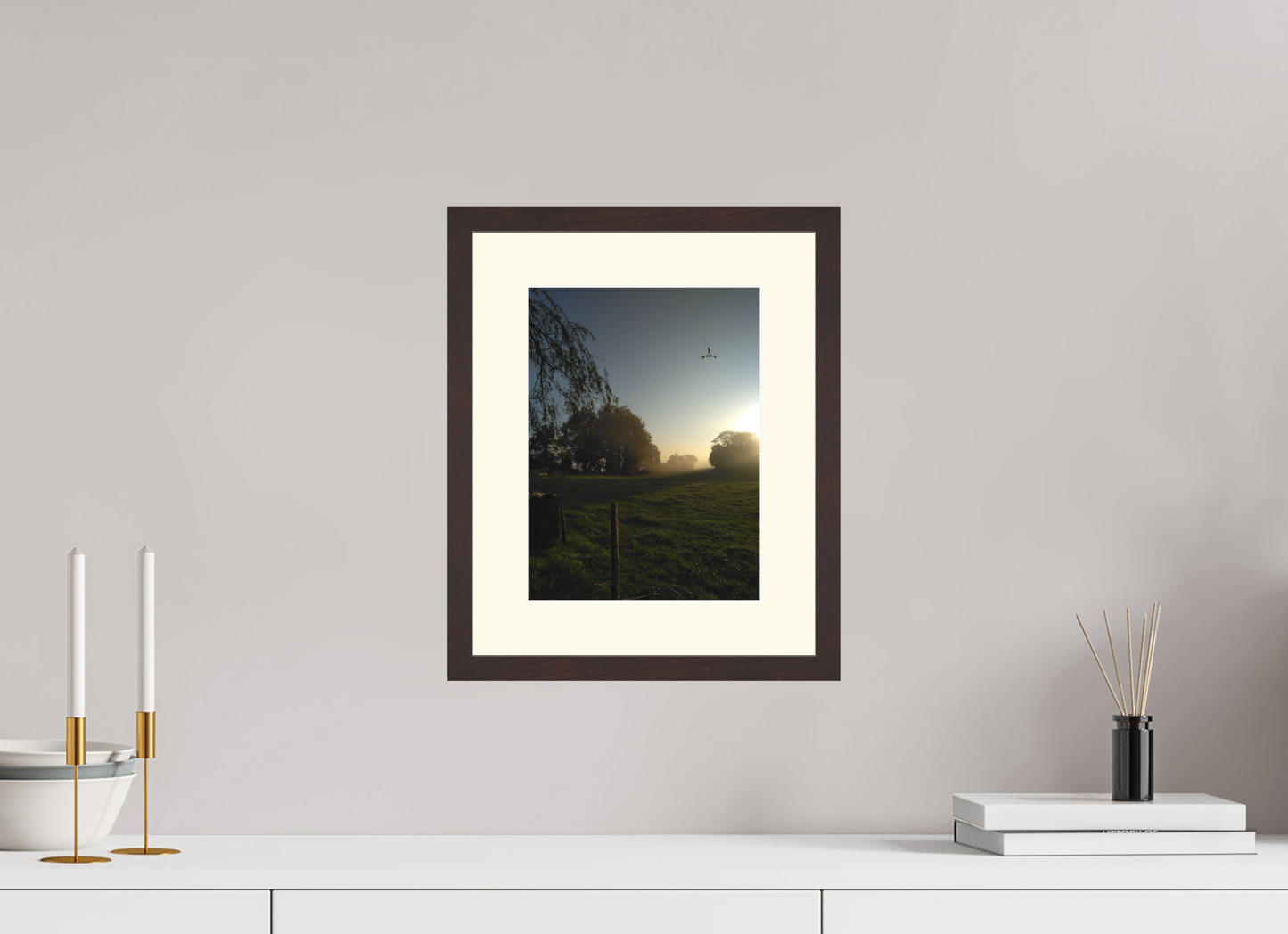 21 x 28 cm, Tirage photo avec Cadre en bois "Aulne brun" et Passe-partout Ivoire 08h27 ¤ Octobre