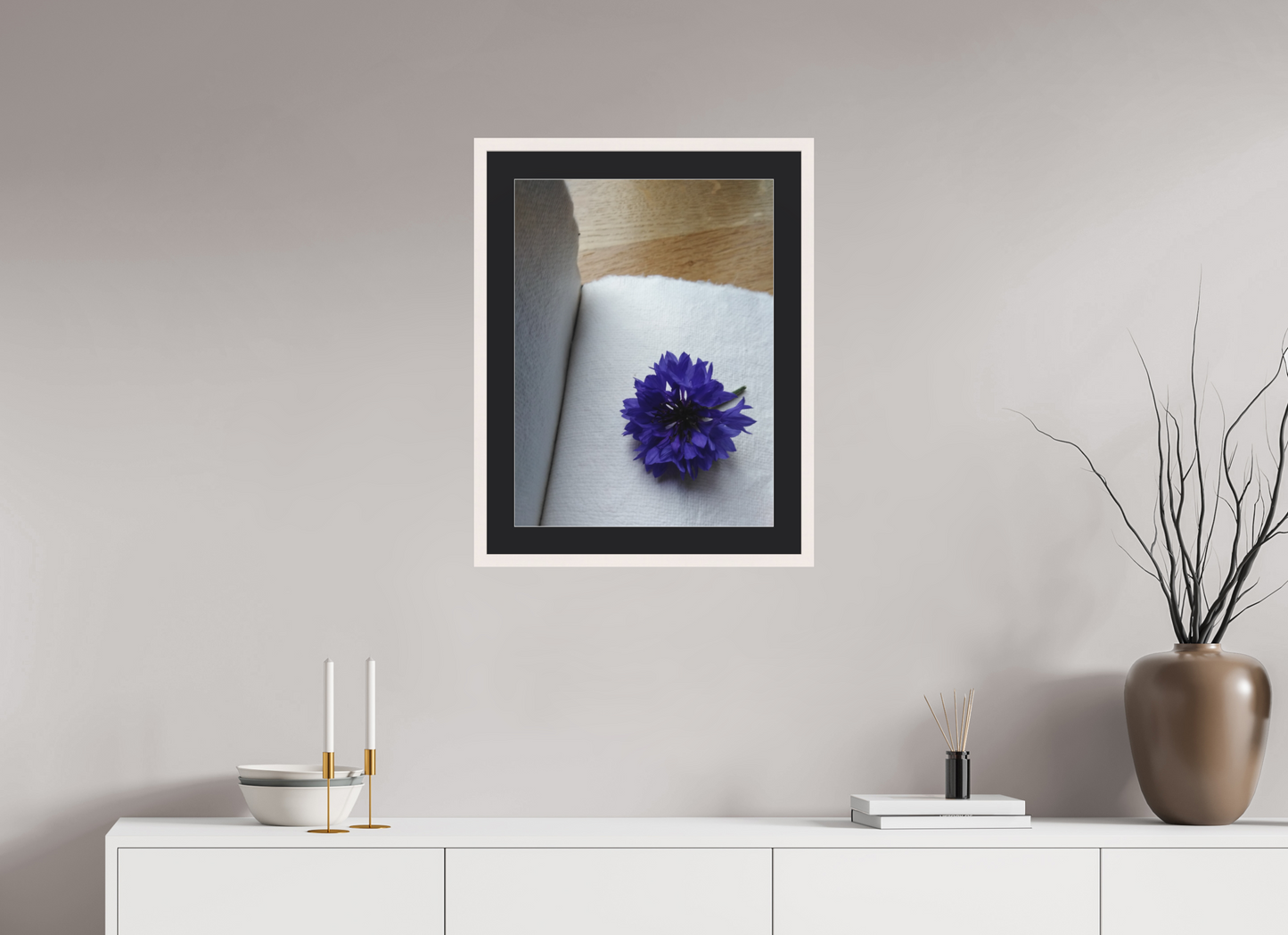 45 x 60 cm, Tirage photo avec Cadre en bois "Blanc érable" et Passe-partout Noir 09h09 ¤ Octobre