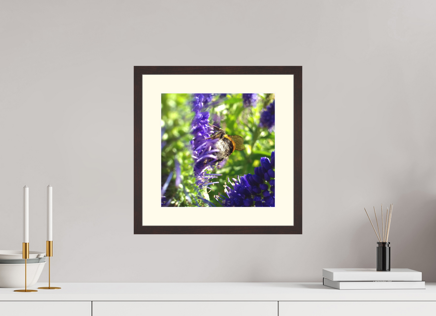 30 x 30 cm, Tirage photo avec Cadre en bois "Aulne brun" et Passe-partout Ivoire 07h57 ¤ Juin