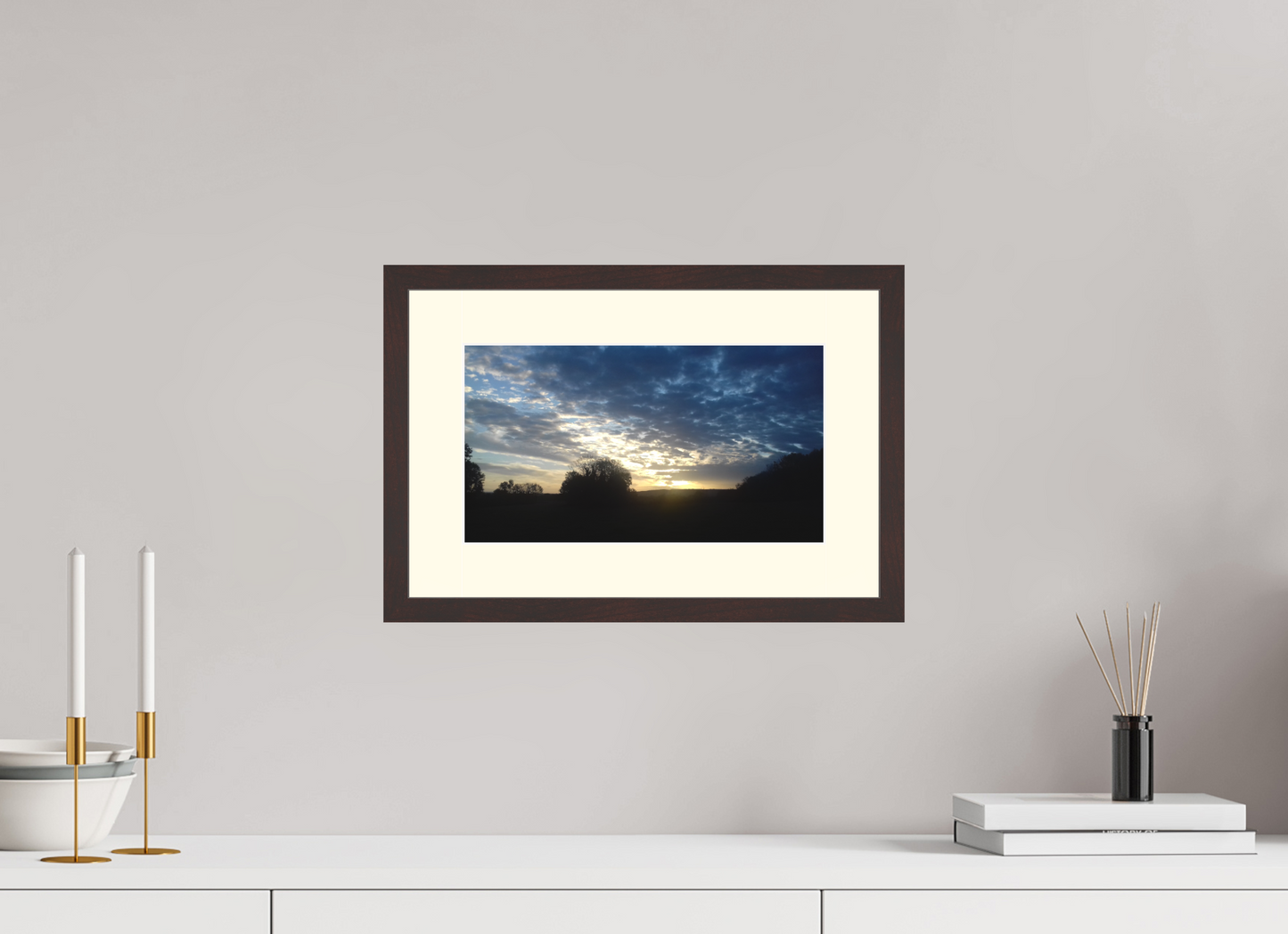 32 x 18 cm, Tirage photo avec Cadre en bois "Aulne brun" et Passe-partout Ivoire 08h29 ¤ Octobre