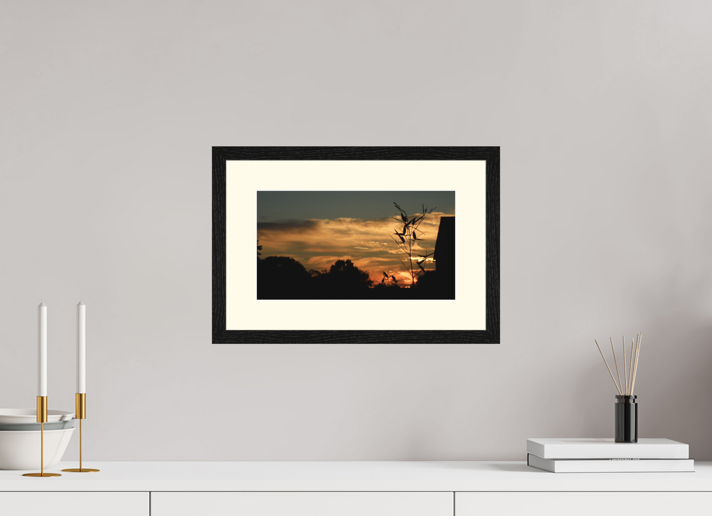 32 x 18 cm, Tirage photo avec Cadre en bois "Chêne Noir" et Passe-partout Ivoire 19h36 ¤ Août