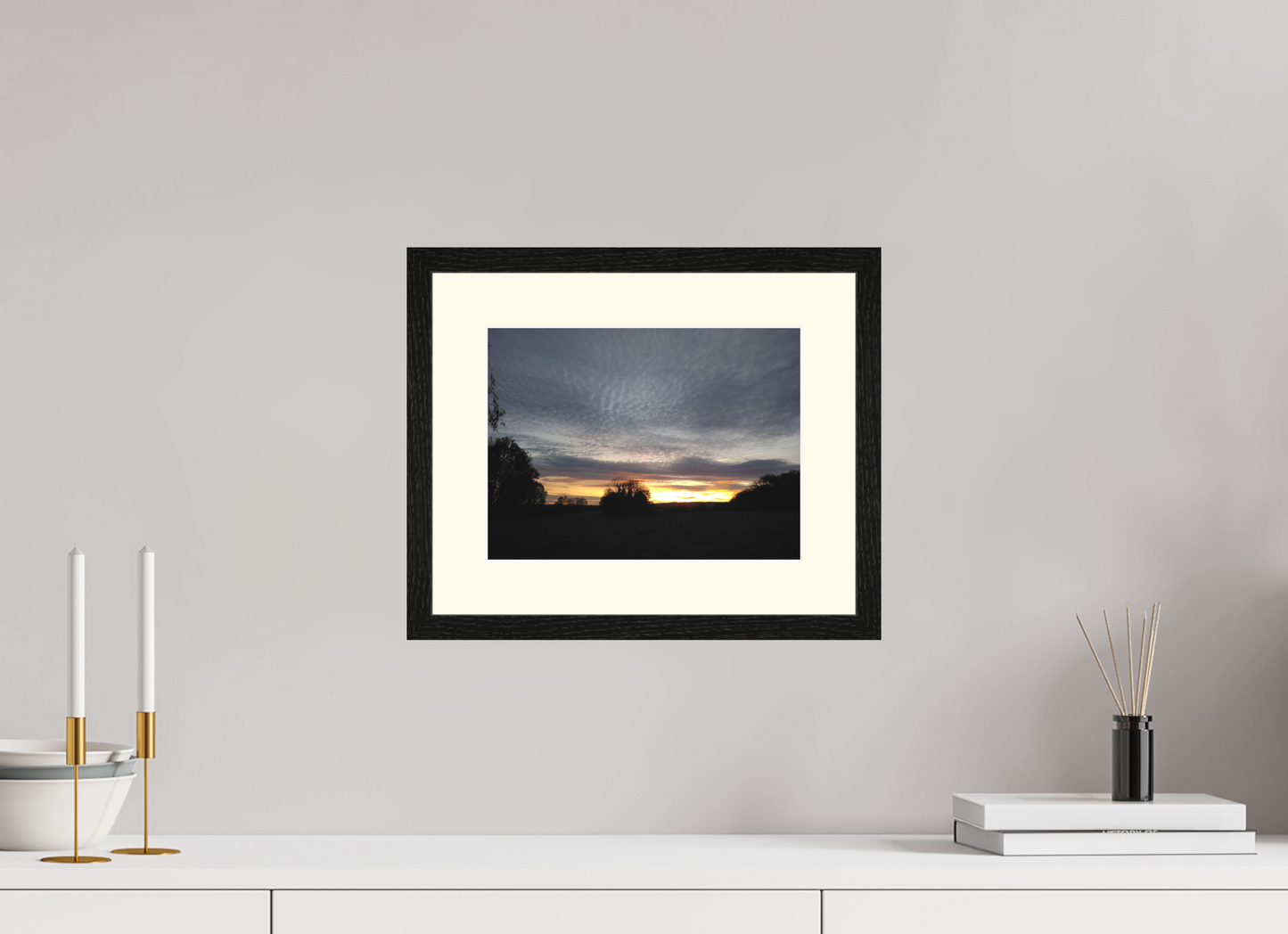 28 x 21 cm, Tirage photo avec Cadre en bois "Chêne Noir" et Passe-partout Ivoire 07h21 ¤ Novembre