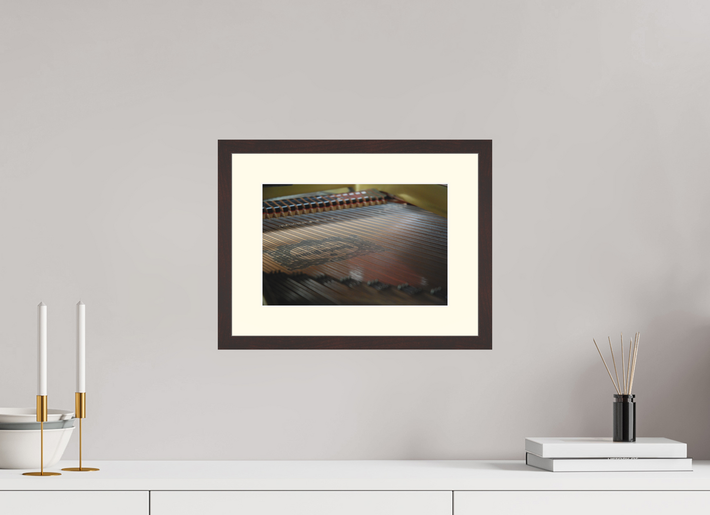 30 x 20 cm, Tirage photo avec Cadre en bois "Aulne brun" et Passe-partout Ivoire 15h54 ¤ Juin