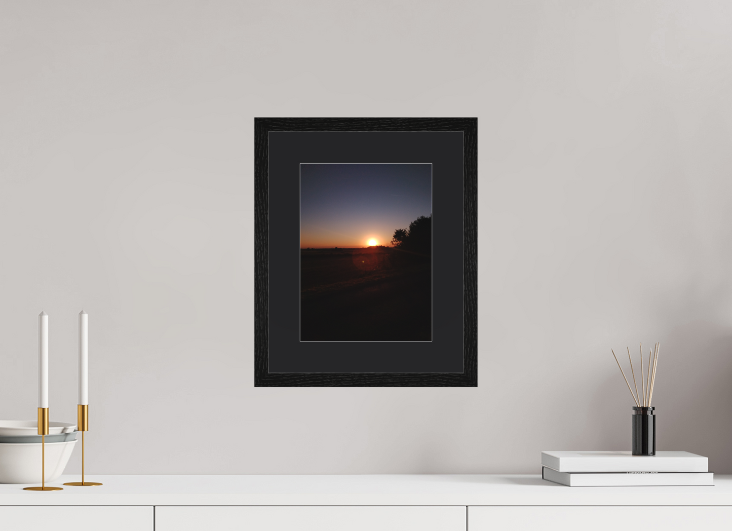 21 x 28 cm, Tirage photo avec Cadre en bois "Chêne noir" et Passe-partout Noir 06h50 ¤ Août