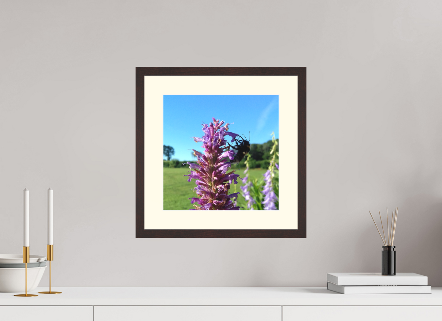 30 x 30 cm, Tirage photo avec Cadre en bois "Aulne brun" et Passe-partout Ivoire 07h50 ¤ Juin