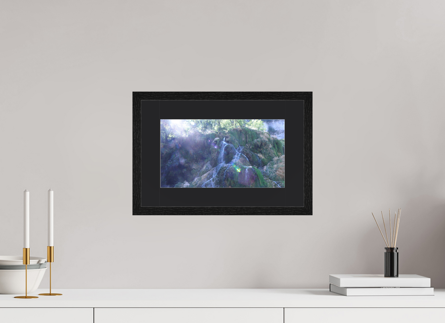 32 x 18 cm, Tirage photo avec Cadre "Chêne noir" et Passe-partout Noir 15h22 ¤ Août