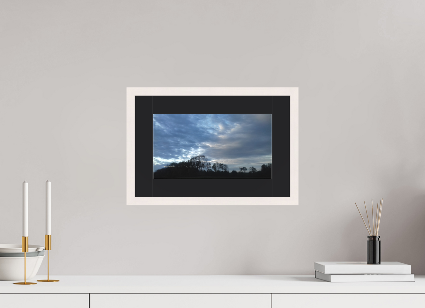 32 x 18 cm, Tirage photo avec Cadre en bois "Blanc érable" et Passe-partout Noir 08h34 ¤ Octobre