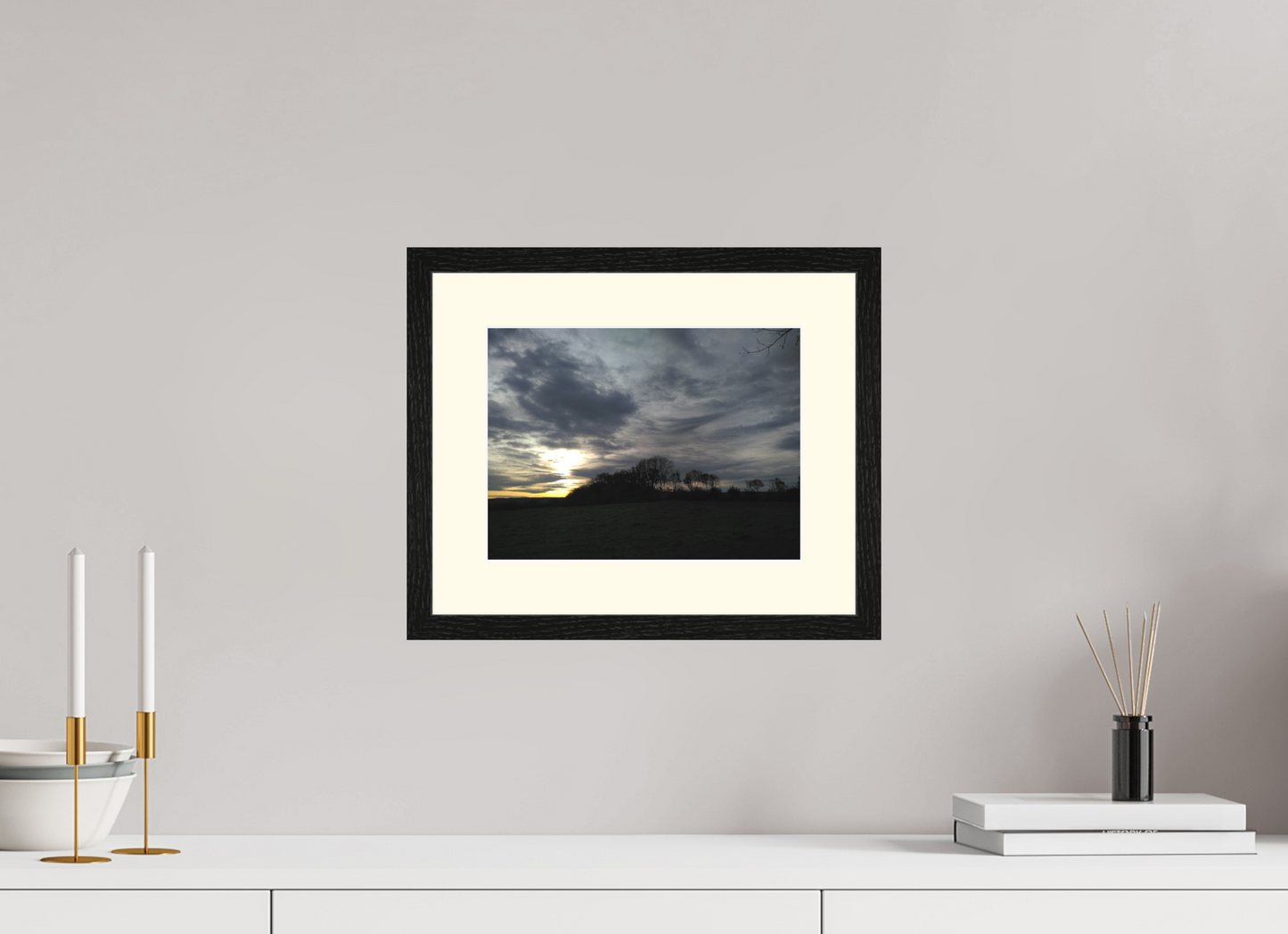 28 x 21 cm, Tirage photo avec Cadre en bois "Chêne Noir" et Passe-partout Ivoire 08h10 ¤ Novembre