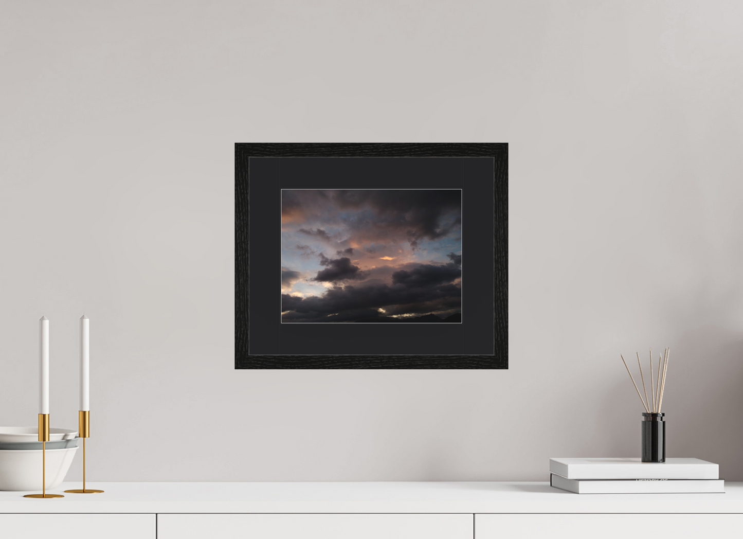 28 x 21 cm, Tirage photo avec Cadre "Chêne noir" et Passe-partout Noir 05h54 ¤ Juin