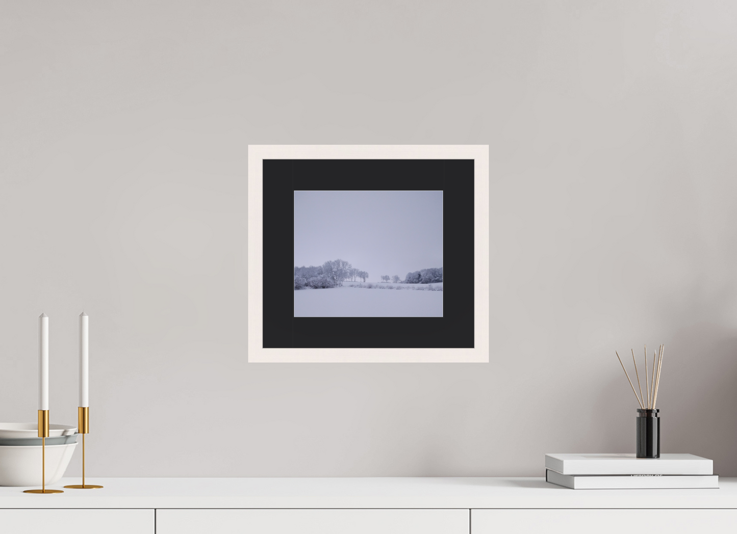 23,4 x 20 cm, Tirage photo avec Cadre en bois "Blanc érable" et Passe-partout Noir 10h49 ¤ Novembre