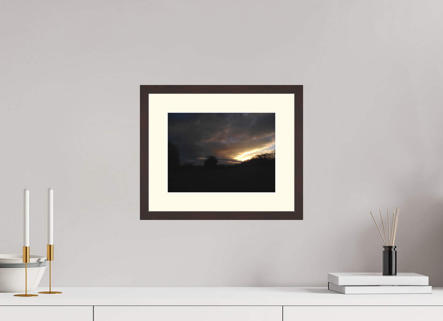 28 x 21 cm, Tirage photo avec Cadre en bois "Aulne brun" et Passe-partout Ivoire 08h29 ¤ Décembre