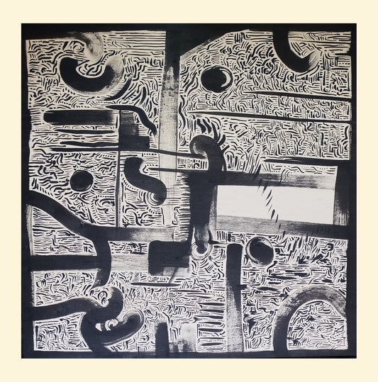 L'image présente un tableau abstrait peint à l'encre de Chine noire sur un panneau de bois. La peinture a été créée par l'artiste autodidacte Maeva J. en 2026.