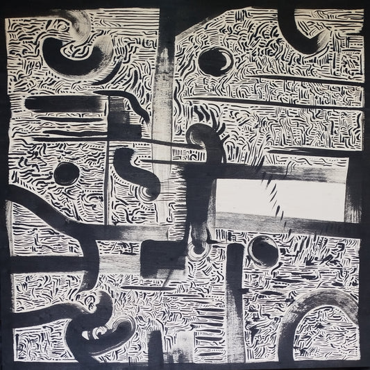 L'image présente un tableau abstrait peint à l'encre de Chine noire sur un panneau de bois. La peinture a été créée par l'artiste autodidacte Maeva J. en 2026.