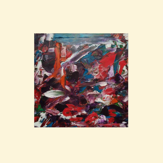 L'image représente un tableau abstrait aux couleurs rouge, bleu, orange, noir. Ses dimensions sont de 30 cm par 30 cm. Il a été créé à la peinture à l'huile avec un travail au couteau et à la cire froide. Il présente des empâtements et des reliefs, des traits expressifs. Le tableau a été peint à la peinture à l'huile par la peintre autodidacte Maeva J.