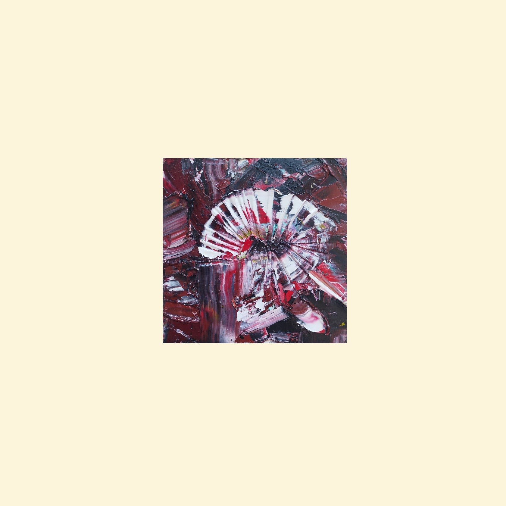 L'image représente un tableau abstrait aux couleurs principales rouge, rose et blanc. Ses dimensions sont de 20 cm par 20 cm. Il a été créé à la peinture à l'huile avec un travail au couteau. Il présente des empâtements et des reliefs, des traits expressifs. Le tableau a été peint à la peinture à l'huile par la peintre autodidacte Maeva J.