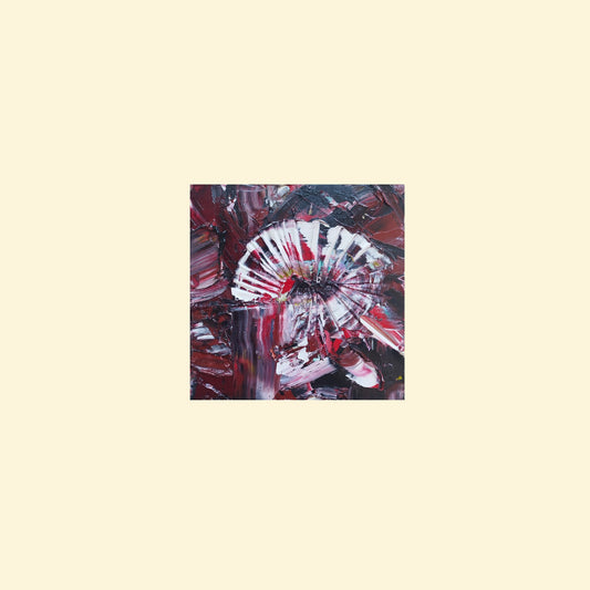 L'image représente un tableau abstrait aux couleurs principales rouge, rose et blanc. Ses dimensions sont de 20 cm par 20 cm. Il a été créé à la peinture à l'huile avec un travail au couteau. Il présente des empâtements et des reliefs, des traits expressifs. Le tableau a été peint à la peinture à l'huile par la peintre autodidacte Maeva J.
