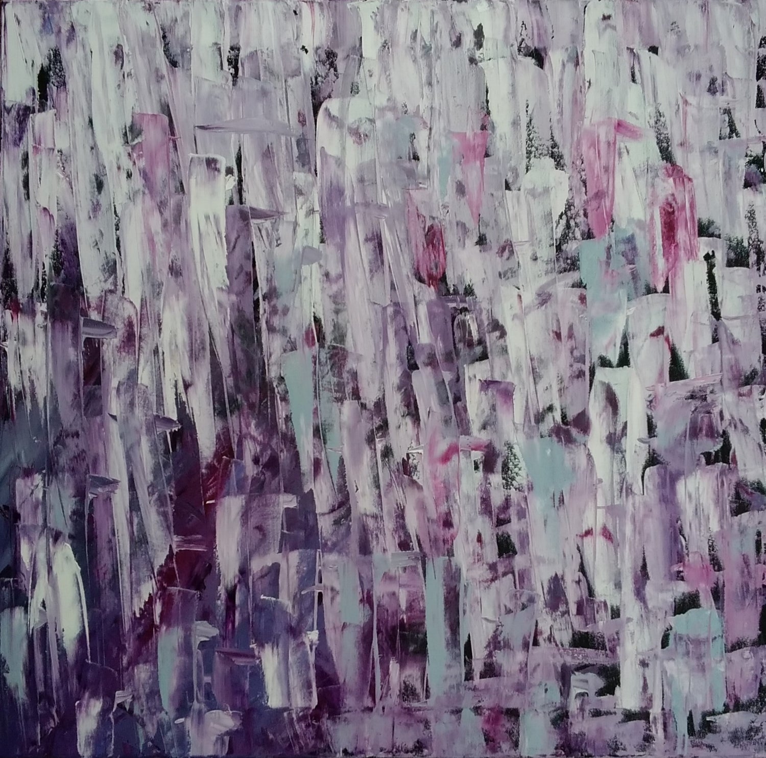 L'image représente un tableau abstrait aux couleurs violet blanc et rose. Le tableau a été peint à la peinture à l'huile par l'artiste peintre Maeva J.