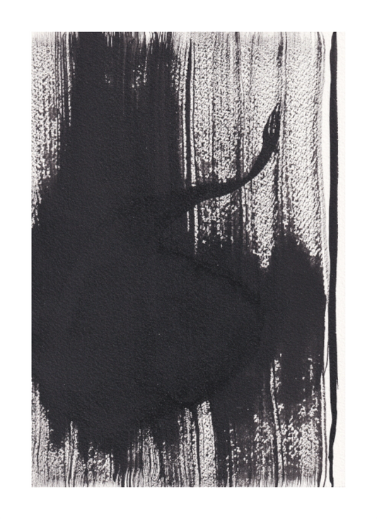 L'image représente un tableau abstrait à l'encre noire sur fond blanc. C'est une oeuvre de l'artiste peintre Maeva J., son titre est "Perception". 
