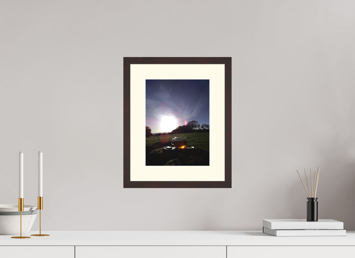 21 x 28 cm, Tirage photo avec Cadre en bois "Aulne brun" et Passe-partout Ivoire 09h17 ¤ Octobre