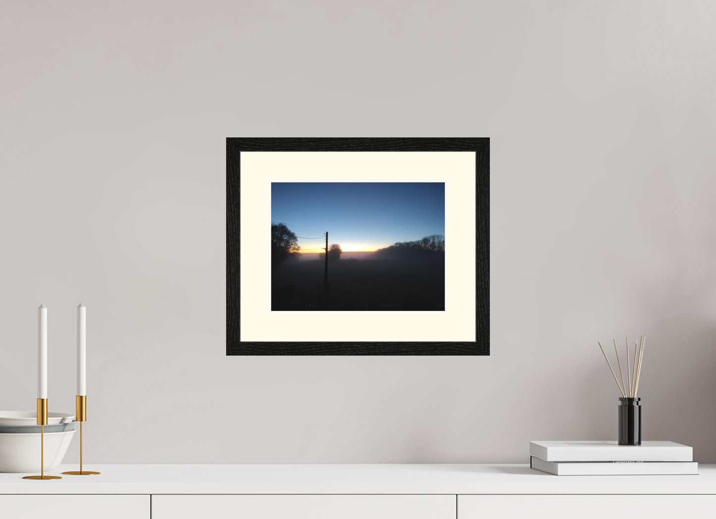 28 x 21 cm, Tirage photo avec Cadre en bois "Chêne Noir" et Passe-partout Ivoire 07h02 ¤ Novembre