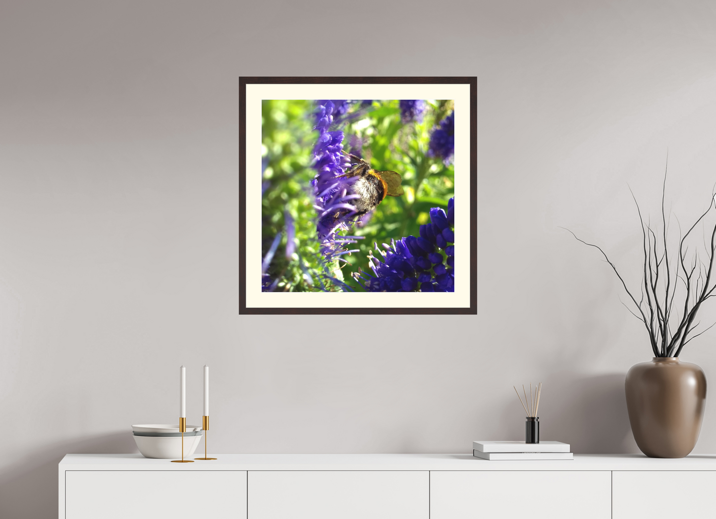 60 x 60 cm, Tirage photo avec Cadre en bois "Aulne brun" et Passe-partout Ivoire 07h57 ¤ Juin