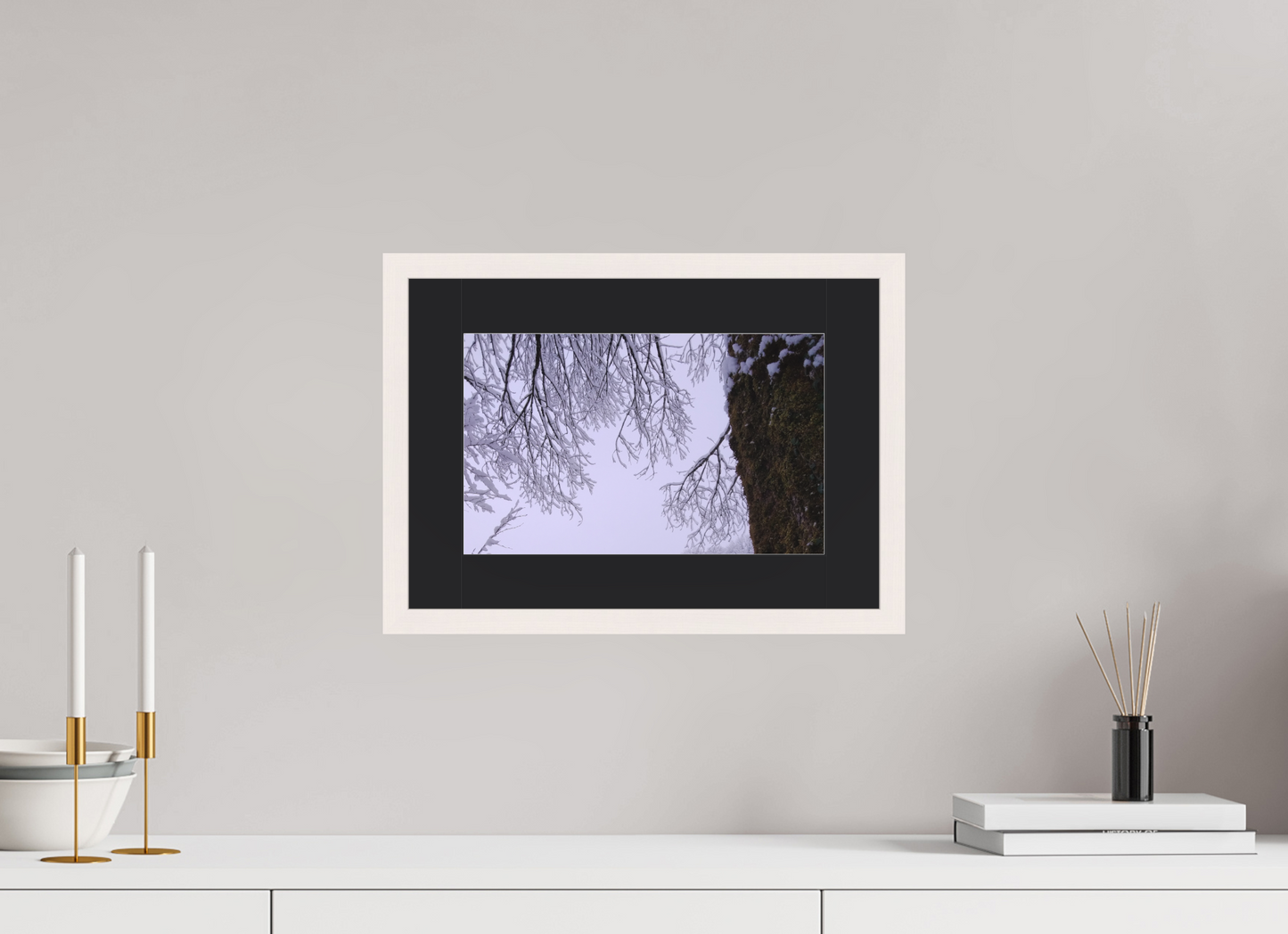 32,1 x 20 cm, Tirage photo avec Cadre en bois "Blanc érable" et Passe-partout Noir 10h13 I ¤ Novembre