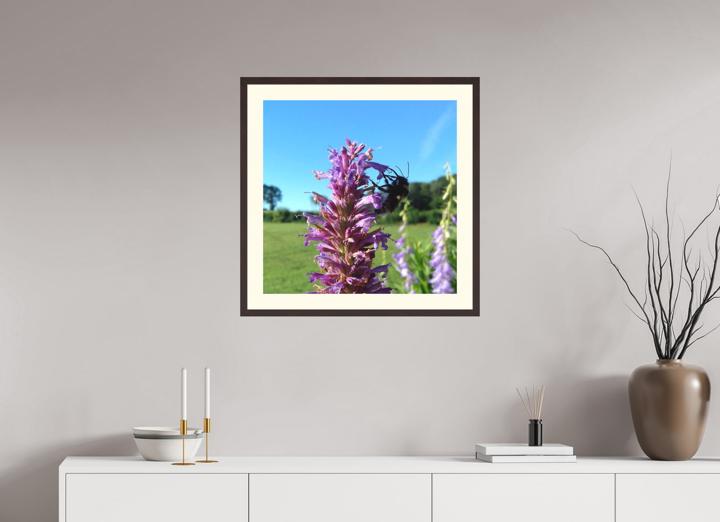 60 x 60 cm, Tirage photo avec Cadre en bois "Aulne brun" et Passe-partout Ivoire 07h50 ¤ Juin