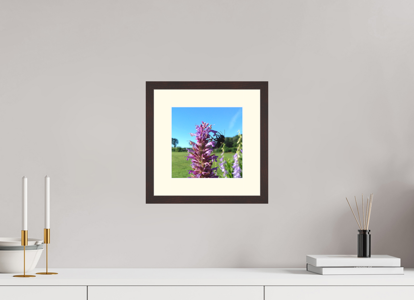 20 x 20 cm, Tirage photo avec Cadre en bois "Aulne brun" et Passe-partout Ivoire 07h50 ¤ Juin