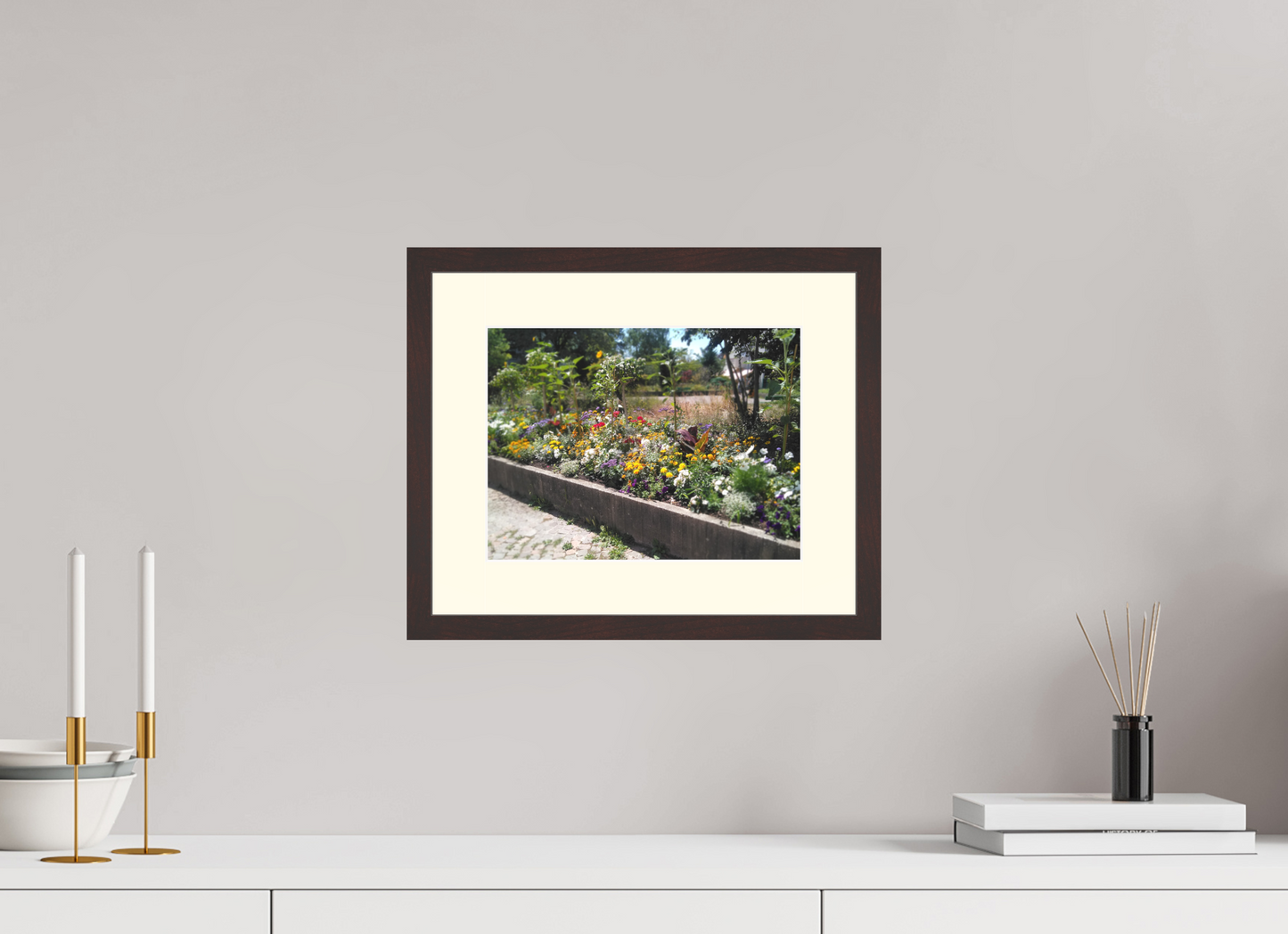 28 x 21 cm, Tirage photo avec Cadre en bois "Aulne brun" et Passe-partout Ivoire 15h02 ¤ Juillet