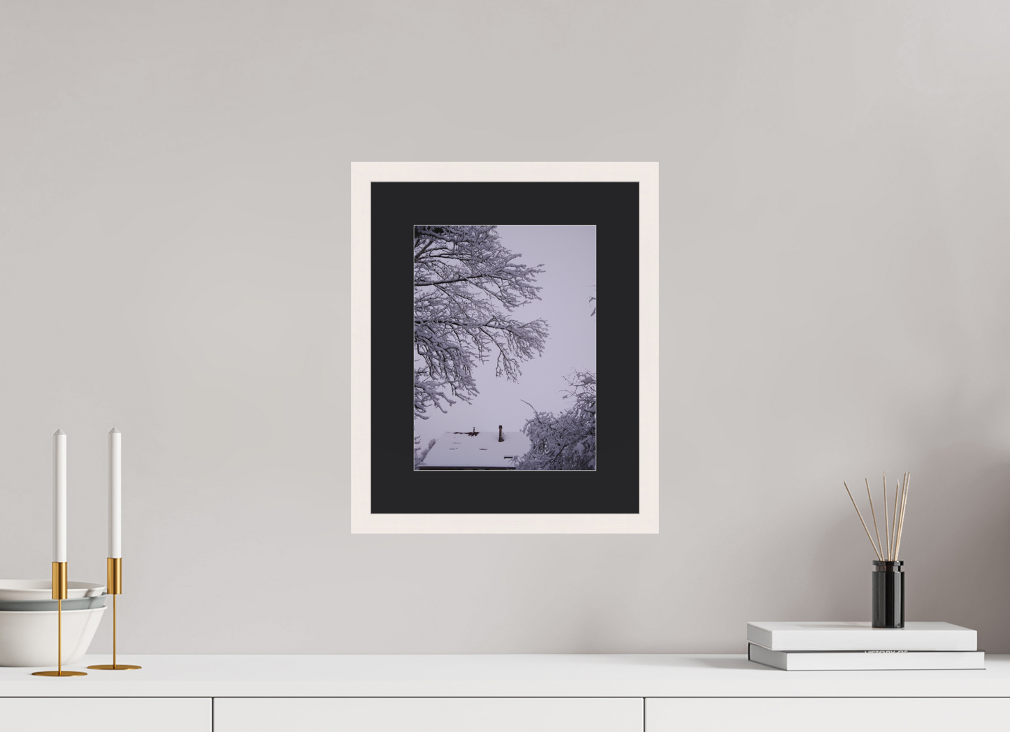 21 x 28 cm, Tirage photo avec Cadre en bois "Blanc érable" et Passe-partout Noir 10h08 ¤ Novembre