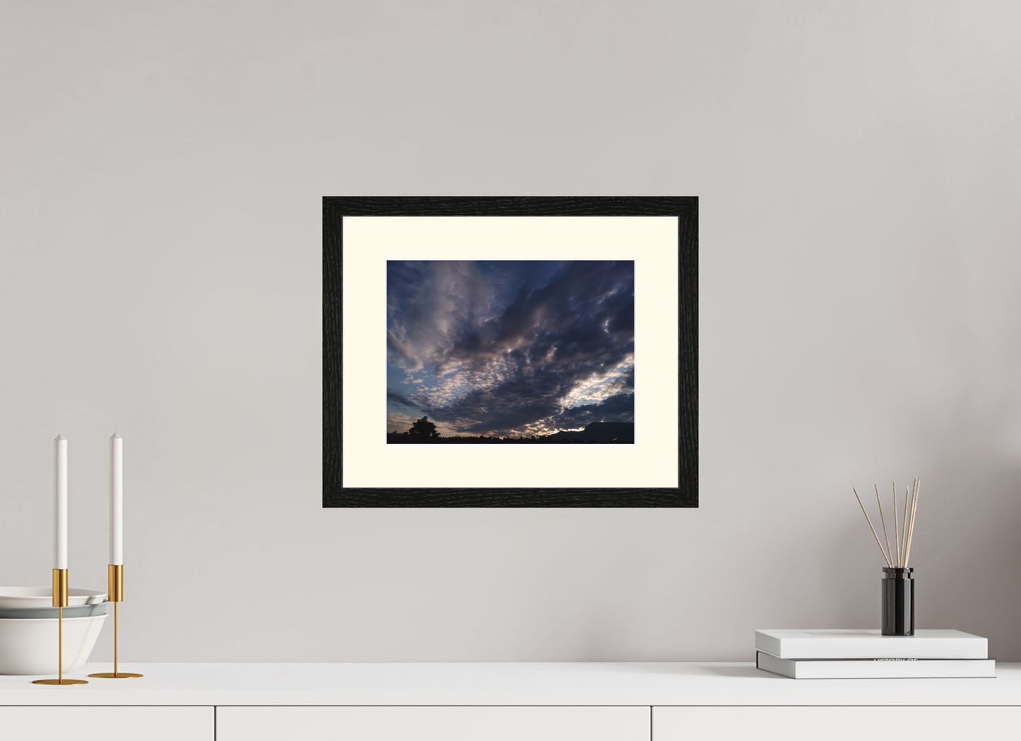 28 x 21 cm, Tirage photo avec Cadre en bois "Chêne Noir" et Passe-partout Ivoire 06h27 I ¤ Juin