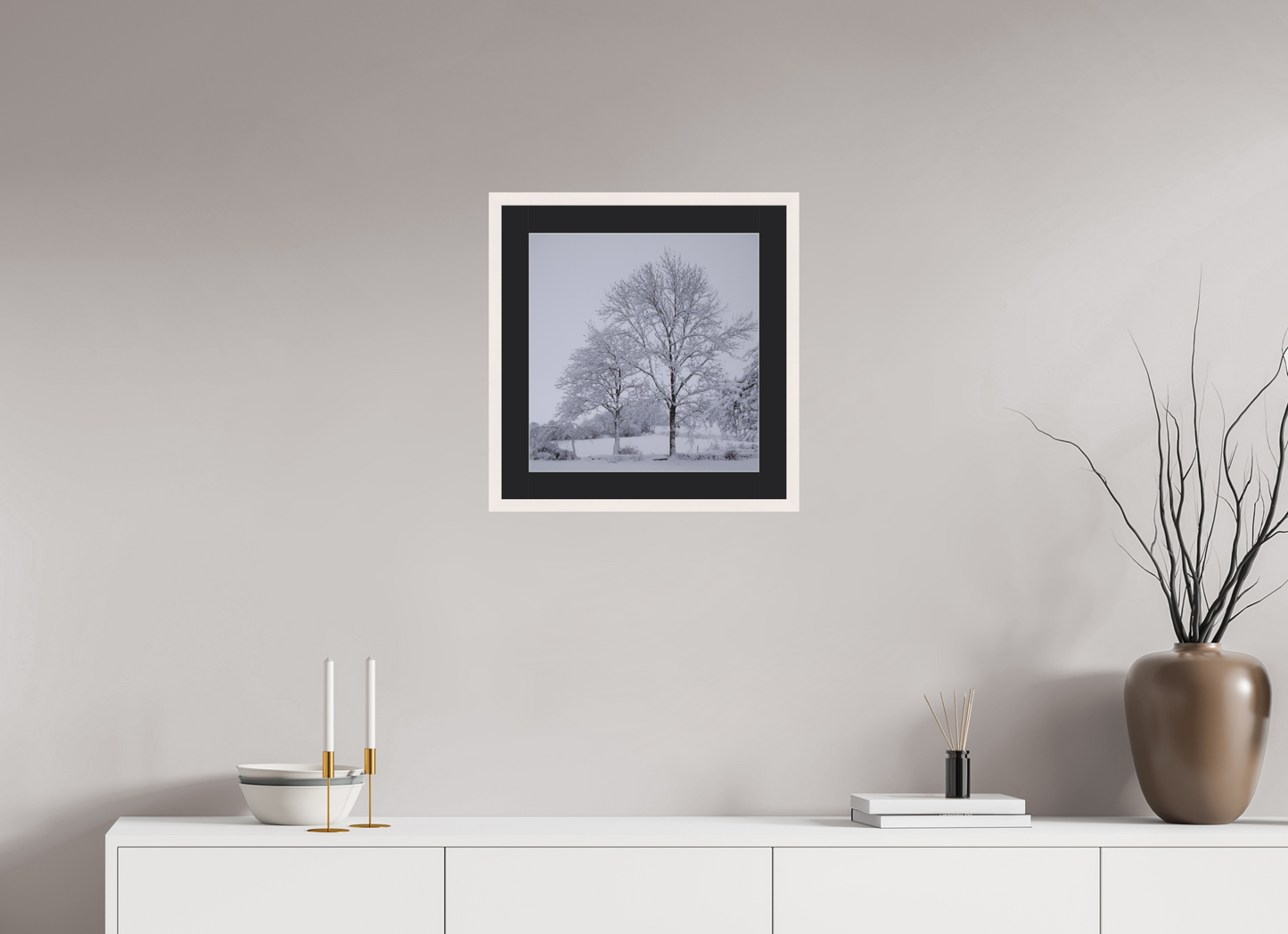 40 x 41,5 cm, Tirage photo avec Cadre en bois "Blanc érable" et Passe-partout Noir 10h59 ¤ Novembre