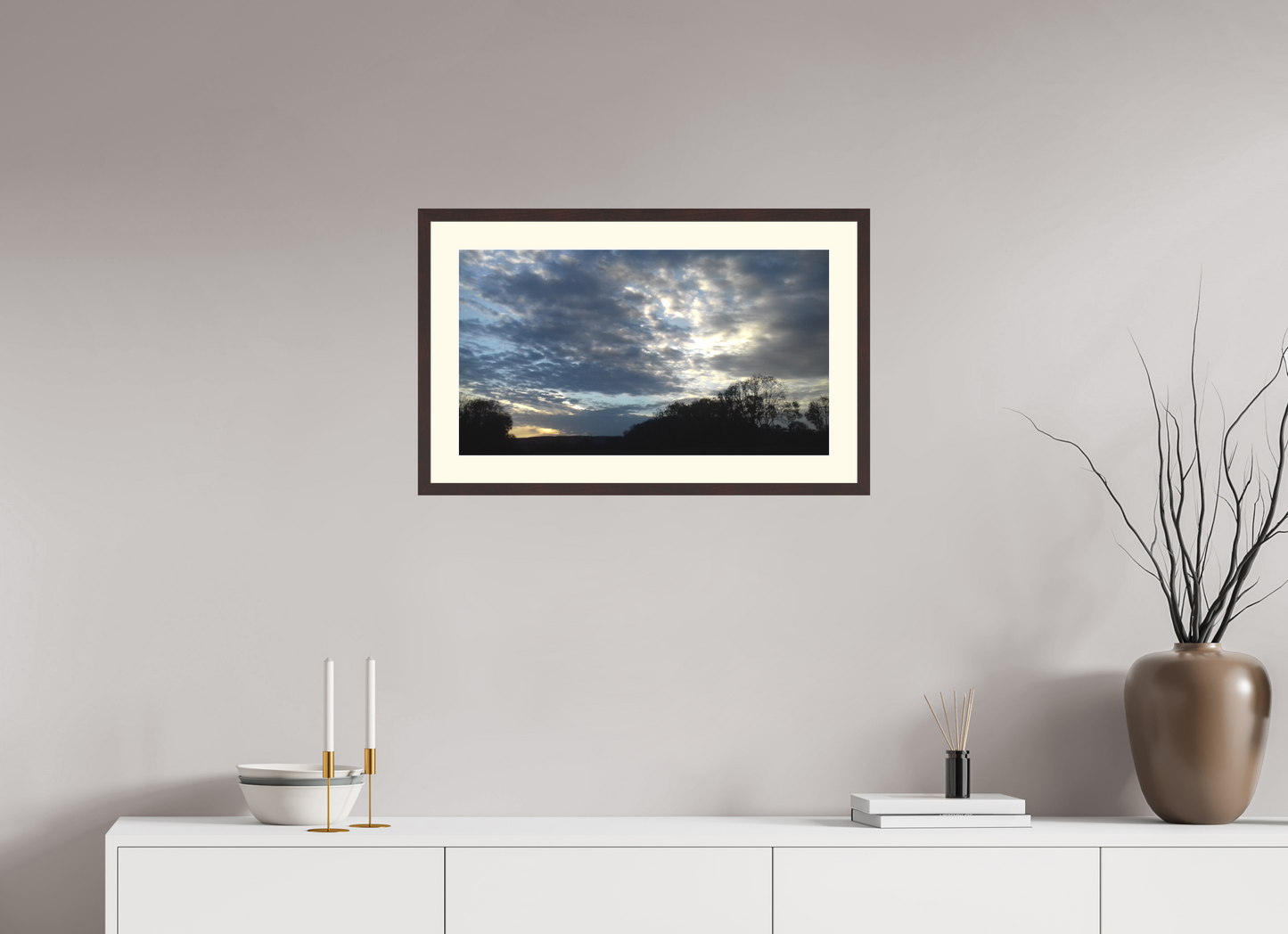 64 x 36 cm, Tirage photo avec Cadre en bois "Aulne brun" et Passe-partout Ivoire 08h38 ¤ Octobre