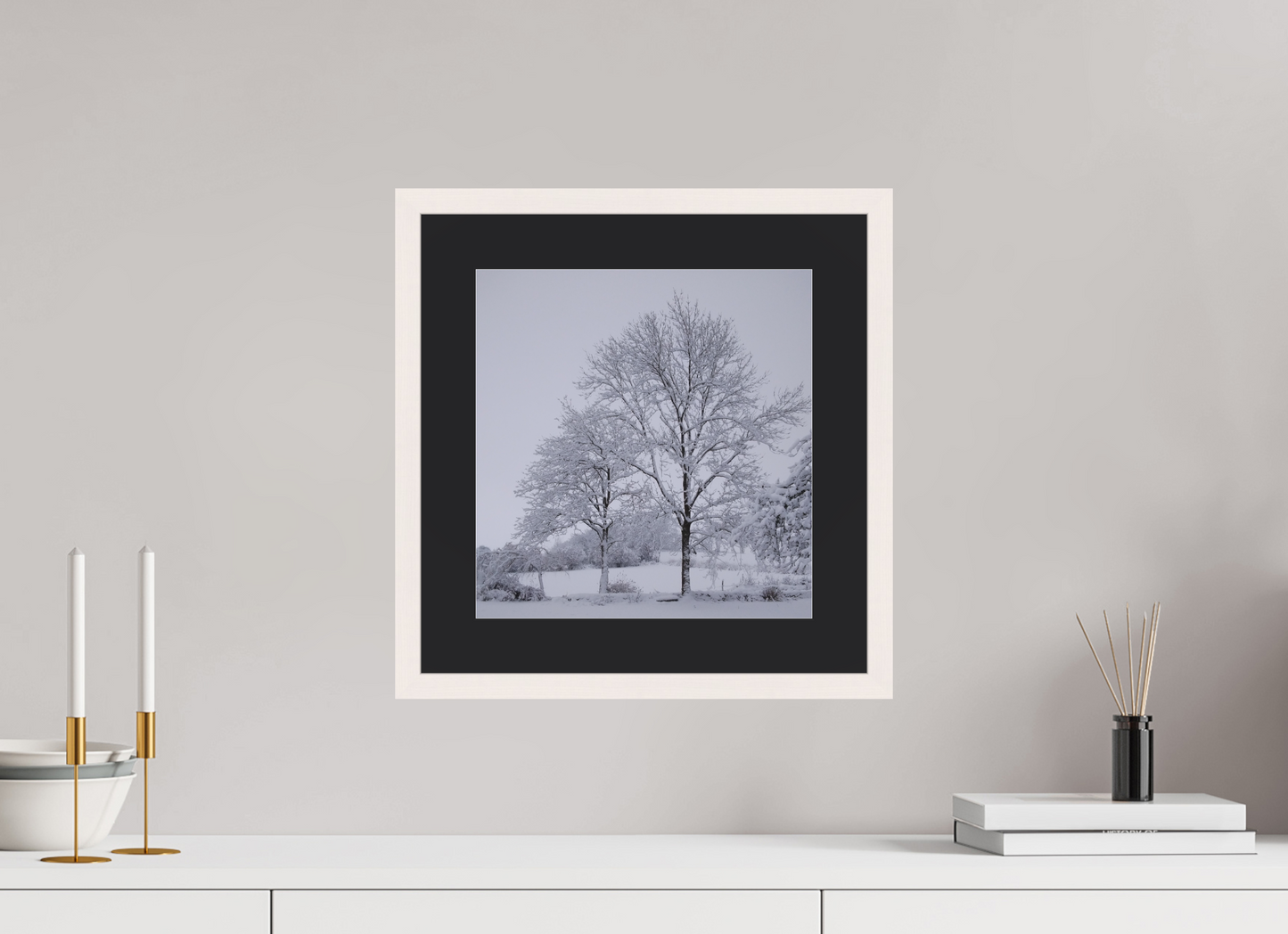 30 x 31,1 cm, Tirage photo avec Cadre en bois "Blanc érable" et Passe-partout Noir 10h59 ¤ Novembre