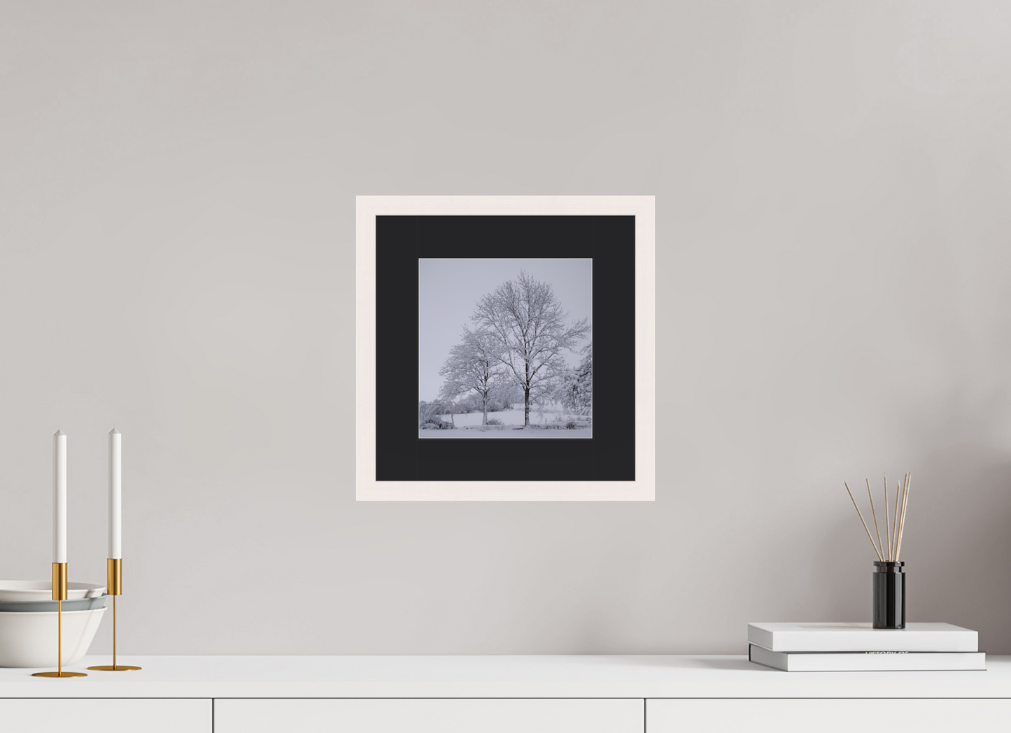 20 x 20,7 cm, Tirage photo avec Cadre en bois "Blanc érable" et Passe-partout Noir 10h59 ¤ Novembre