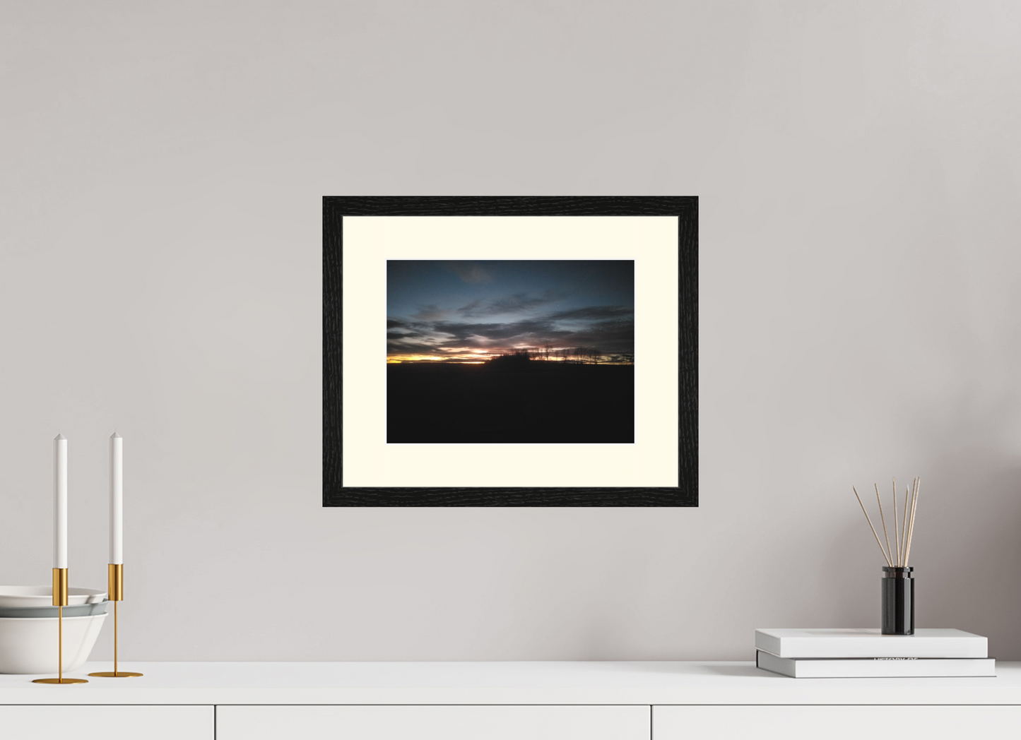 28 x 21 cm, Tirage photo avec Cadre en bois "Chêne Noir" et Passe-partout Ivoire 07h45 ¤ Décembre