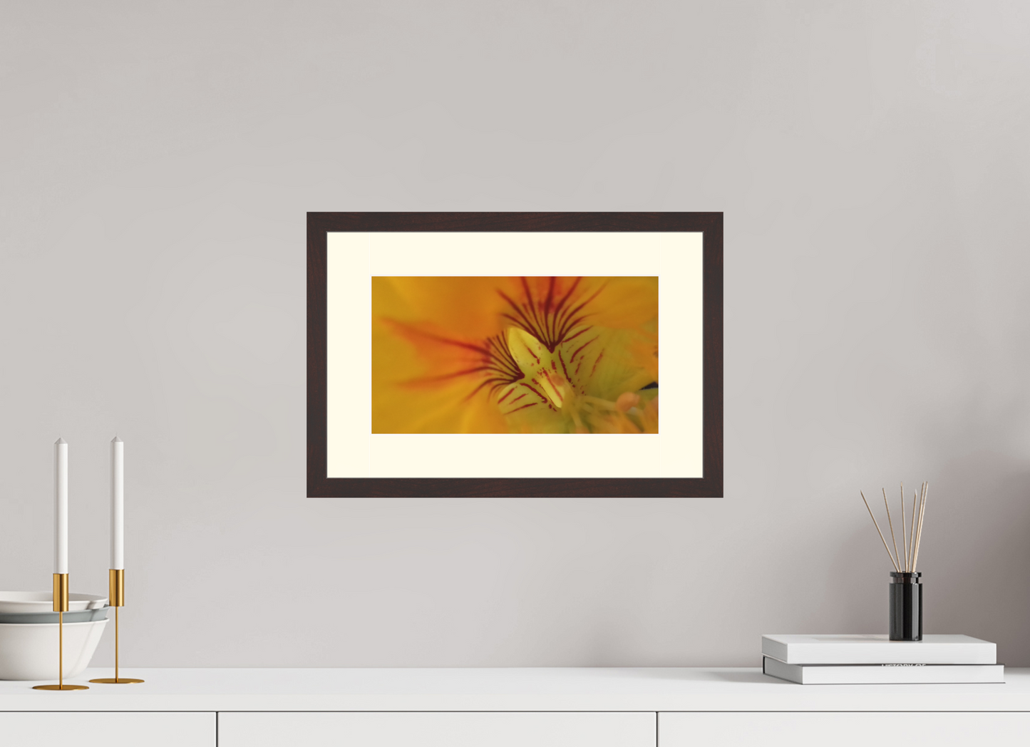 32 x 18 cm, Tirage photo avec Cadre en bois "Aulne brun" et Passe-partout Ivoire 18h08 ¤ Octobre