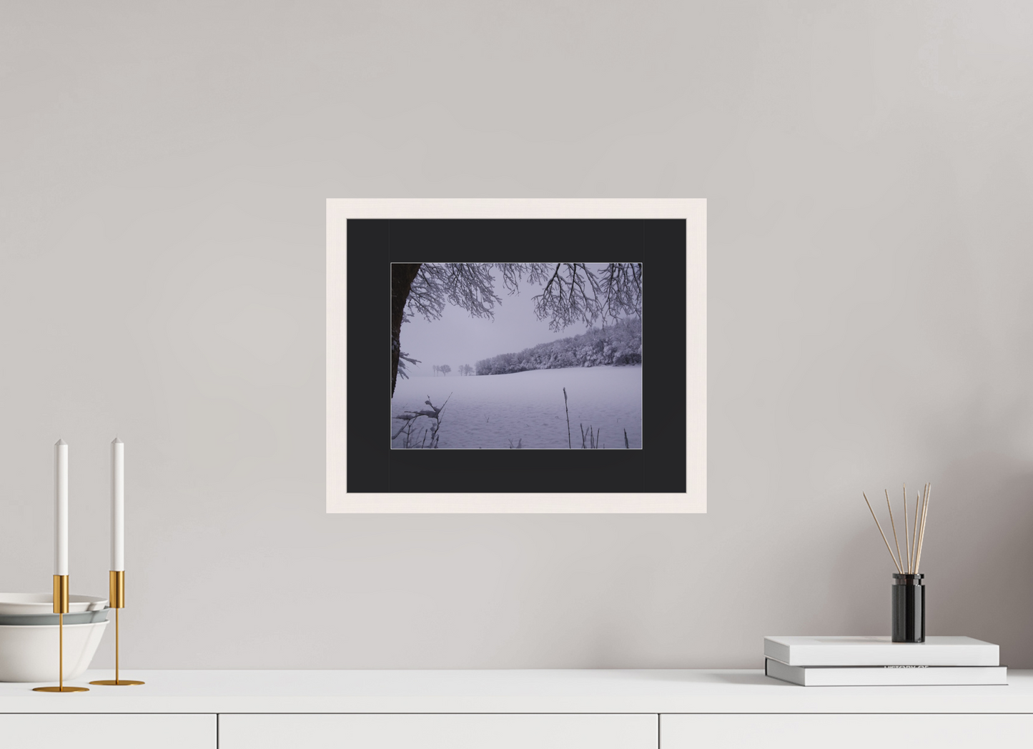 28 x 21 cm, Tirage photo avec Cadre en bois "Blanc érable" et Passe-partout Noir 10h13 II ¤ Novembre